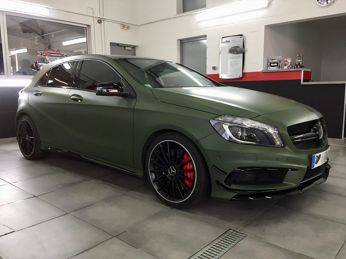 Covering vert militaire mat sur Mercedes Classe G